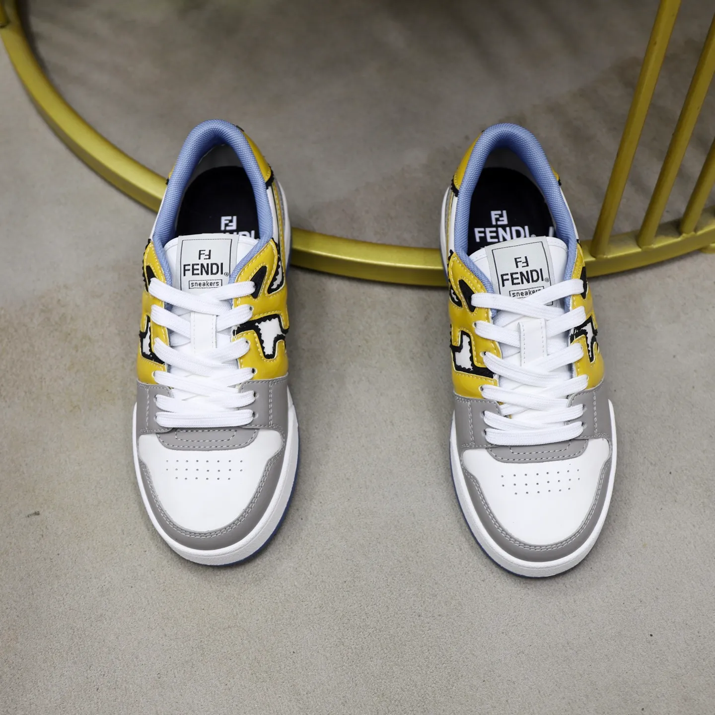 Ex-factory price: 640🔥Couple model (top original order) Brand: FENDI Size: 35-44 (customized for men 38 and 45) Grade: original order quality High version Material: Imported original cowhide stitching ➕ High-quality and comfortable lining Original TPU lightweight anti-slip outsole Style category: Travel fashion casual shoes Versatile trend